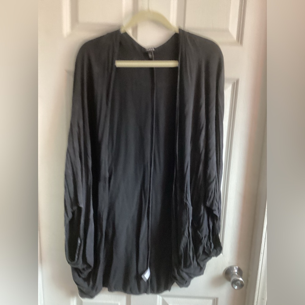 Torrid heathered Black Open Front cape with sleeves sz 3/4